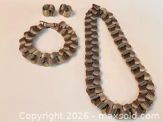 MaxSold Auction: Vintage 1950s–60s Coiled Link Gold-Tone Necklace, Bracelet & Earrings Set – Lisner Style - Toronto (Ontario, Canada) SUPER SHORT NOTICE PARTNER MANAGED Estate Sale Online Auction -  Wellington Street East (CONDO)