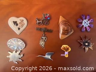 MaxSold Auction: Vintage Brooch & Pin Lot – Figural, Floral, Modernist - Toronto (Ontario, Canada) SUPER SHORT NOTICE PARTNER MANAGED Estate Sale Online Auction -  Wellington Street East (CONDO)
