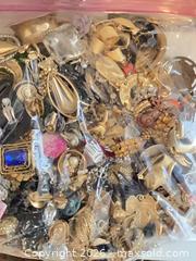 MaxSold Auction: Costume Jewelry Lot, 50+ Pieces - Vienna (Virginia, USA) PARTNER MANAGED Estate Sale Online Auction - Mill Wheel Lane