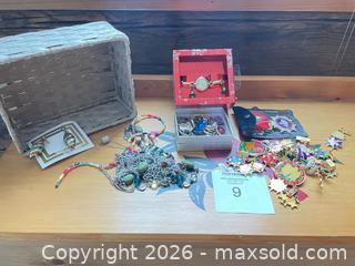 MaxSold Auction: Lot of 11–25 Mixed Jewelry Pieces (Costume & Fine) - Vienna (Virginia, USA) PARTNER MANAGED Estate Sale Online Auction - Mill Wheel Lane