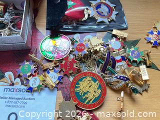 MaxSold Auction: Lot of 11–25 Mixed Jewelry Pieces (Costume & Fine) - Vienna (Virginia, USA) PARTNER MANAGED Estate Sale Online Auction - Mill Wheel Lane