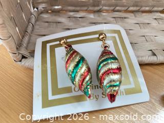 MaxSold Auction: Lot of 11–25 Mixed Jewelry Pieces (Costume & Fine) - Vienna (Virginia, USA) PARTNER MANAGED Estate Sale Online Auction - Mill Wheel Lane