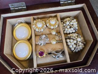 MaxSold Auction: Jewellery Lot 10K Gold, Diamond, Sterling Silver, Costume, Vintage - Hamilton (Ontario, Canada) SELLER MANAGED Estate Sale Online Auction - Bishopsgate Ave.