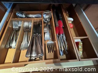 MaxSold Auction: Cutlery, Kitchen Utensils & Knives - Oakville (Ontario, Canada) PARTNER MANAGED Estate Sale Online Auction - Dorval Drive