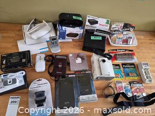MaxSold Auction: Radios, Camcorder, Docking Station and More - Oakville (Ontario, Canada) PARTNER MANAGED Estate Sale Online Auction - Dorval Drive