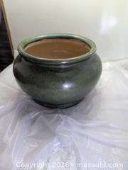 MaxSold Auction: Large planter  - Victoria (British Columbia, Canada) SELLER MANAGED Reseller Online Auction - Island Highway