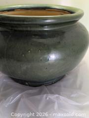 MaxSold Auction: Large planter  - Victoria (British Columbia, Canada) SELLER MANAGED Reseller Online Auction - Island Highway