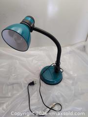 MaxSold Auction: Vintage desk lamp  - Victoria (British Columbia, Canada) SELLER MANAGED Reseller Online Auction - Island Highway