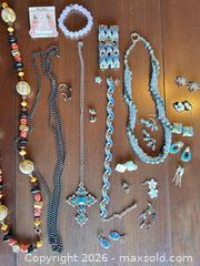 MaxSold Auction: Assorted Costume Jewelry Lot 11-25 Pieces — Necklaces & Bracelets - Acme (Alberta, Canada) SELLER MANAGED Moving Online Auction - Township Road 292