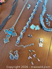 MaxSold Auction: Assorted Costume Jewelry Lot 11-25 Pieces — Necklaces & Bracelets - Acme (Alberta, Canada) SELLER MANAGED Moving Online Auction - Township Road 292