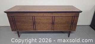 MaxSold Auction: Haddon Hall Red Cedar Hope Chest, Vintage / Mid Century - Acme (Alberta, Canada) SELLER MANAGED Moving Online Auction - Township Road 292