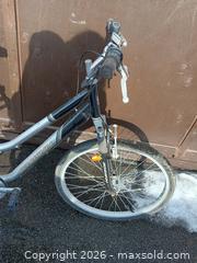 MaxSold Auction: Schwinn® IZIP Men's Electric Bicycle  - Leeds And The Thousand Islands (Ontario, Canada) SELLER MANAGED Downsizing Online Auction - Main Street (STORAGE)            