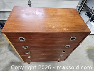 MaxSold Auction: Mid-Century Modern Teak Finish Dresser, 6 Drawers - Toronto (Ontario, Canada) PARTNER MANAGED Reseller Online Auction - Coldwater Road