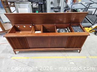 MaxSold Auction: Telefunken Senator MK II Console Stereo with Built-in Turntable - Toronto (Ontario, Canada) PARTNER MANAGED Reseller Online Auction - Coldwater Road