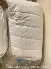 MaxSold Auction: Bedding   - Toronto (Ontario, Canada) PARTNER MANAGED Estate Sale Online Auction - Glencairn Avenue