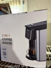 MaxSold Auction: Black and decker coffee maker and Sifene 3 In 1 coffee maker  - Toronto (Ontario, Canada) PARTNER MANAGED Estate Sale Online Auction - Glencairn Avenue