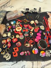 MaxSold Auction: Jewelry  - Toronto (Ontario, Canada) PARTNER MANAGED Estate Sale Online Auction - Glencairn Avenue