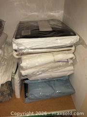 MaxSold Auction: Linens And Towels - Toronto (Ontario, Canada) PARTNER MANAGED Estate Sale Online Auction - Glencairn Avenue
