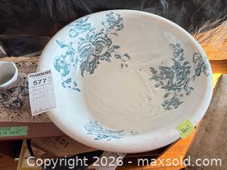 MaxSold Auction: Colonial Pottery Blue Transferware Pitcher & Basin, Vase B - Hamilton (Ontario, Canada) Moving Online Auction - Sunning Hill Avenue