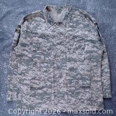 MaxSold Auction: Canadian Digital Camouflage Military Jacket – Large/Regular – 2XL – Excellent Condition - Toronto (Ontario, Canada) SELLER MANAGED Reseller Online Auction - Esandar Drive (STORAGE)