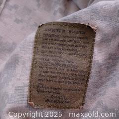 MaxSold Auction: Canadian Digital Camouflage Military Jacket – Large/Regular – 2XL – Excellent Condition - Toronto (Ontario, Canada) SELLER MANAGED Reseller Online Auction - Esandar Drive (STORAGE)