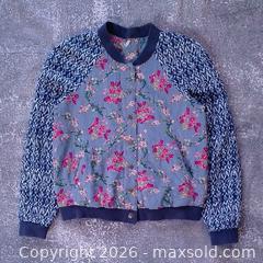MaxSold Auction: Free People Floral Printed Baseball Jacket – Indigo Blue – Size Small – Excellent Condition - Toronto (Ontario, Canada) SELLER MANAGED Reseller Online Auction - Esandar Drive (STORAGE)