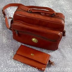 MaxSold Auction: Vintage de Moina Collection Leather Bag with Matching Wallet – Made in Italy – Excellent Condition Classic Italian Craftsmanship - Toronto (Ontario, Canada) SELLER MANAGED Reseller Online Auction - Esandar Drive (STORAGE)