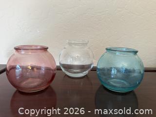 MaxSold Auction: Vintage Small Colored Glass Bowls/Small Vases - San Jose (California, USA) SELLER MANAGED Estate Sale Online Auction - South 16th Street
