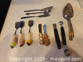 MaxSold Auction: 12-Piece Assorted Small Serving Utensils Set - Saanich (British Columbia, Canada) PARTNER MANAGED Downsizing Online Auction - Gordon Point Drive
