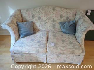 MaxSold Auction: Floral Fabric Loveseat, 2-Seater - Saanich (British Columbia, Canada) PARTNER MANAGED Downsizing Online Auction - Gordon Point Drive
