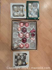 MaxSold Auction: Holiday Decorations and Lights - Saanich (British Columbia, Canada) PARTNER MANAGED Downsizing Online Auction - Gordon Point Drive