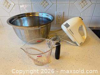 MaxSold Auction: Kitchen mixer set: bowl, hand mixer & measuring cup - Saanich (British Columbia, Canada) PARTNER MANAGED Downsizing Online Auction - Gordon Point Drive