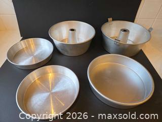MaxSold Auction: Lot of 7+ Aluminum Cake, Bundt & Springform Pans - Saanich (British Columbia, Canada) PARTNER MANAGED Downsizing Online Auction - Gordon Point Drive