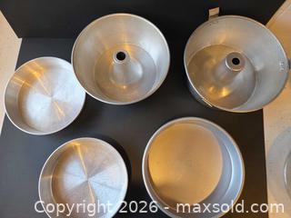 MaxSold Auction: Lot of 7+ Aluminum Cake, Bundt & Springform Pans - Saanich (British Columbia, Canada) PARTNER MANAGED Downsizing Online Auction - Gordon Point Drive