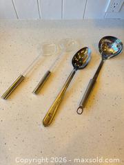 MaxSold Auction: Mixed Brand Kitchen Utensil Set, 10–15 Pieces - Saanich (British Columbia, Canada) PARTNER MANAGED Downsizing Online Auction - Gordon Point Drive