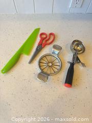 MaxSold Auction: Mixed Brand Kitchen Utensil Set, 10–15 Pieces - Saanich (British Columbia, Canada) PARTNER MANAGED Downsizing Online Auction - Gordon Point Drive