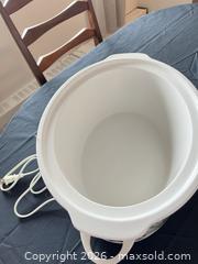 MaxSold Auction: Hamilton Beach 4-6 qt Floral White Slow Cooker - Greater Sudbury (Ontario, Canada) PARTNER MANAGED Moving Online Auction - Regent Street (CONDO)