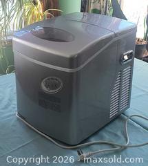 MaxSold Auction: Magic Chef Heavy Duty Ice Maker - Gloucester (Massachusetts, USA) SELLER MANAGED Downsizing Online Auction -  Fremont Street