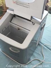 MaxSold Auction: Magic Chef Heavy Duty Ice Maker - Gloucester (Massachusetts, USA) SELLER MANAGED Downsizing Online Auction -  Fremont Street