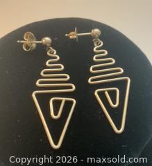MaxSold Auction: 14K gold abstract dangle earrings (1.31 grams) - Ottawa (Ontario, Canada) SELLER MANAGED Downsizing Online Auction - Tall Forest Drive