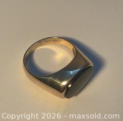 MaxSold Auction: Men’s heavy 10K gold and onyx ring - Ottawa (Ontario, Canada) SELLER MANAGED Downsizing Online Auction - Tall Forest Drive