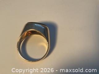 MaxSold Auction: Men’s heavy 10K gold and onyx ring - Ottawa (Ontario, Canada) SELLER MANAGED Downsizing Online Auction - Tall Forest Drive