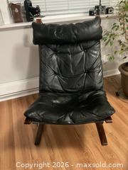 MaxSold Auction: Mid-century modern Siesta lounge chair by designer Ingmar Relling for Westnofa - Ottawa (Ontario, Canada) SELLER MANAGED Downsizing Online Auction - Tall Forest Drive