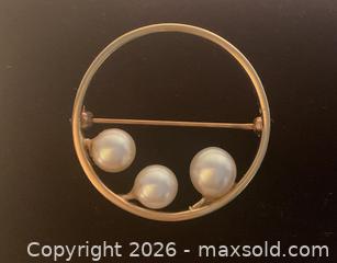MaxSold Auction: Vintage 14K gold and Taiwan pearl brooch made by Howard Jewellers  - Ottawa (Ontario, Canada) SELLER MANAGED Downsizing Online Auction - Tall Forest Drive