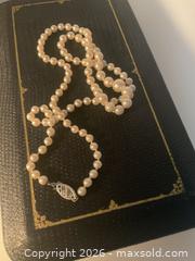 MaxSold Auction: Vintage knotted graduated cultured pearl necklace & appraisal - Ottawa (Ontario, Canada) SELLER MANAGED Downsizing Online Auction - Tall Forest Drive