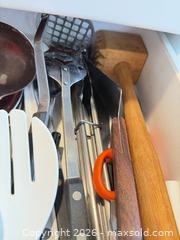 MaxSold Auction: Assorted Stainless Steel and Wood Kitchen Utensil Set, 40+ pcs - Saanich (British Columbia, Canada) PARTNER MANAGED Moving Online Auction - Arbutus Road
