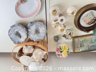 MaxSold Auction: Mixed Decorative Lot - Collectibles, Home Decor, Clock Radio, Jewelry - Saanich (British Columbia, Canada) PARTNER MANAGED Moving Online Auction - Arbutus Road