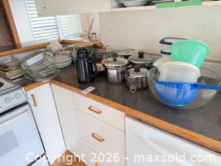 MaxSold Auction: Mixed Kitchen Cookware, Bakeware & Storage Set — 20+ pcs - Saanich (British Columbia, Canada) PARTNER MANAGED Moving Online Auction - Arbutus Road