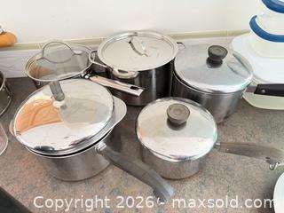 MaxSold Auction: Mixed Kitchen Cookware, Bakeware & Storage Set — 20+ pcs - Saanich (British Columbia, Canada) PARTNER MANAGED Moving Online Auction - Arbutus Road