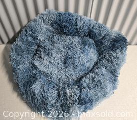 MaxSold Auction: M043 - Plush Pet Doughnut Bed - Medium - New - Whitby (Ontario, Canada) SELLER MANAGED Reseller Online Auction - Taunton Road East (STORAGE)